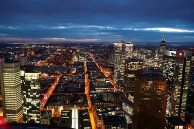 المنطقة المالية في فرنكفورت (رويترز)