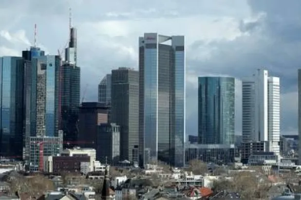 الحي المالي في فرنكفورت (رويترز)