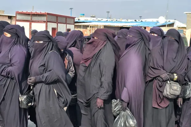 عراقيات قضين فترة في مخيم الهول شمال شرقي سوريا سينتقلن إلى العراق (إدارة المخيم)