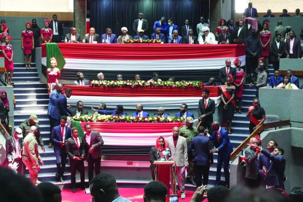 18 Şubat 2025 tarihinde Nairobi'de çekilen fotoğraf Sudan'da paralel bir hükümet kuran Sudanlı siyasi ve askeri grupların temsilcilerini gösteriyor (DPA)