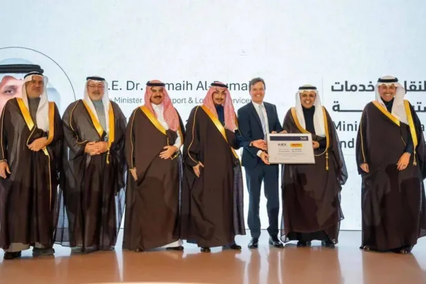 بعد توقيع اتفاقية الاستحواذ التي حضرها وزير النقل والخدمات اللوجيستية المهندس صالح الجاسر (واس) 