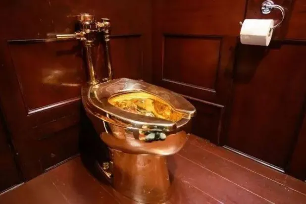 المرحاض الذهبي المسروق (بي بي سي)