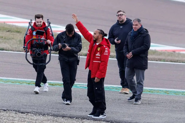 الأنظار شاخصة نحو بطل العالم البريطاني هاميلتون (أ.ف.ب)