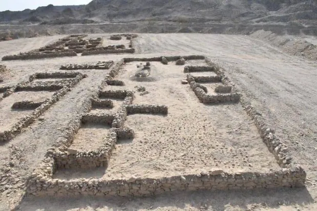 بقايا مبانٍ أثرية (وزارة السياحة والآثار المصرية)