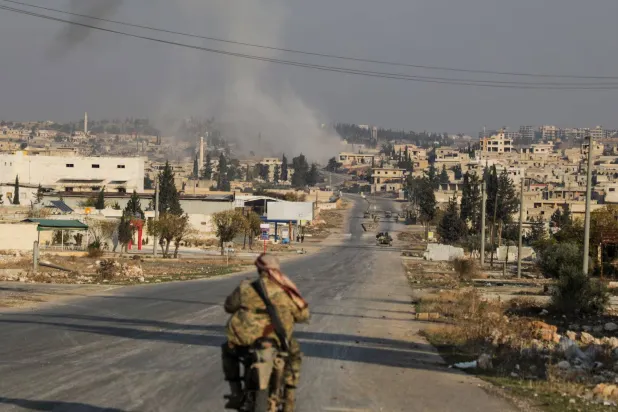 ذكر «المرصد السوري لحقوق الإنسان» أنه مرجح أن الطائرة المُسيرة تتبع التحالف الدولي (رويترز)