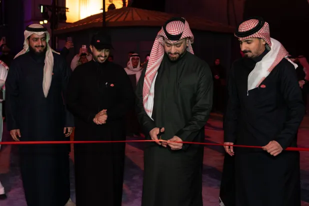 أحمد عرفة نائب الرئيس التنفيذي لقطاع التسويق والتواصل في الهيئة العامة للترفيه يفتتح «تويستد لابس» (موسم الرياض)