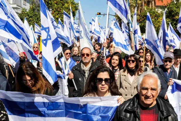  İsrailli bir yetkili, Hamas'ın ilk aşamada kalan dört esirin cenazelerini teslim etmesini bekliyor. (AFP)