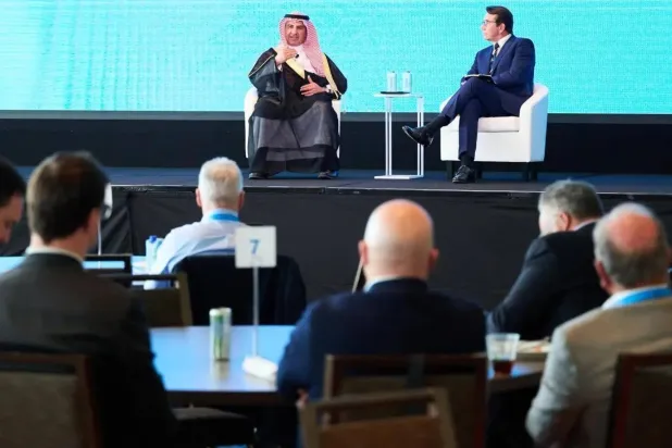 نائب وزير الصناعة والثروة المعدنية لشؤون التعدين المهندس خالد المديفر في جلسة حوارية خلال فعاليات المؤتمر الدولي للمعادن في ميامي (واس)