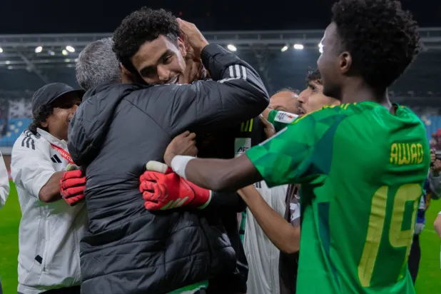 لاعبو الأخضر يحتفلون ببلوغ المباراة النهائية (المنتخب السعودي)