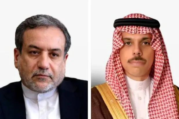 الأمير فيصل بن فرحان وزير الخارجية السعودي ونظيره الإيراني عباس عراقجي (الشرق الأوسط)