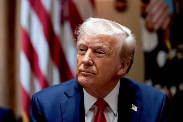 الرئيس الأميركي دونالد ترمب يحضر اجتماعاً لمجلس الوزراء في البيت الأبيض بواشنطن 26 فبراير 2025 (إ.ب.أ)