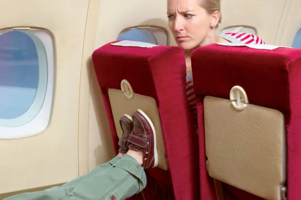 الاطفال قد يتسببون في إزعاج المسافرين على متن الطائرة (غيتي)