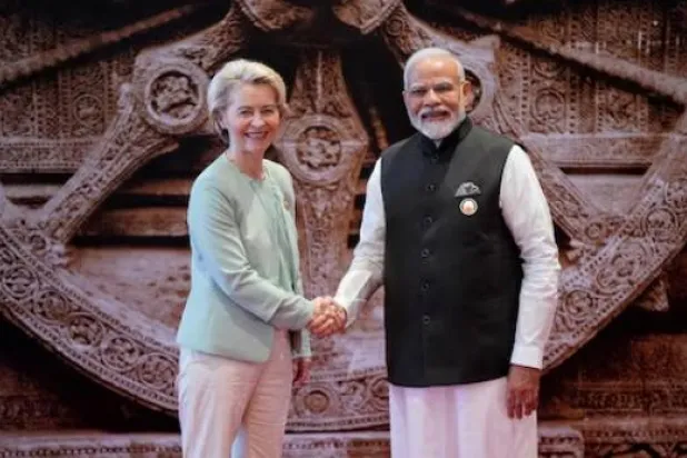 رئيس وزراء الهند ناريندرا مودي يستقبل رئيسة الاتحاد الأوروبي أورسولا فون دير لاين بنيودلهي في سبتمبر 2023 (رويترز)