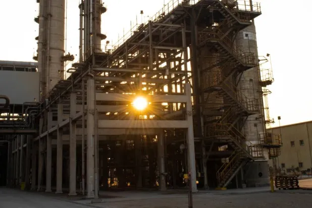 مصنع تابع لـ«الشركة المتقدمة للبتروكيميائيات» (الموقع الإلكتروني)