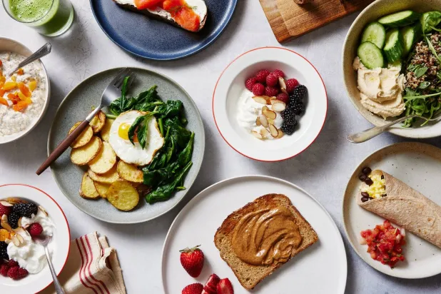 يمكن لوجبة إفطار متوازنة أن تساعدك في جهود إنقاص وزنك (صحيفة «نيويورك تايمز»)