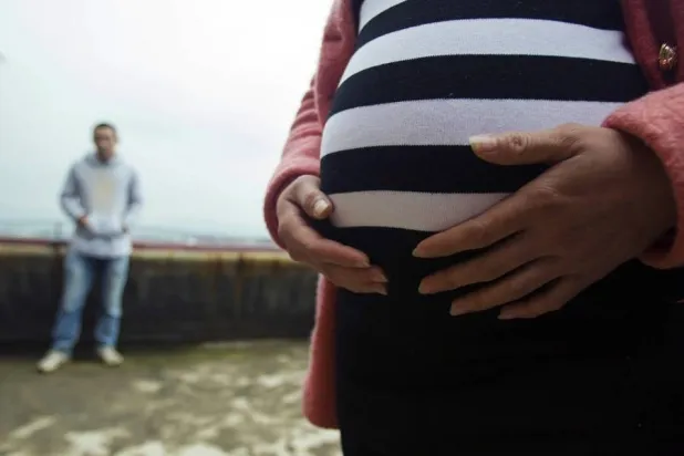 كما هو الحال مع أي دواء تجب موازنة فوائد عقار الأسيتامينوفين بالمخاطر لدى الحوامل (رويترز)