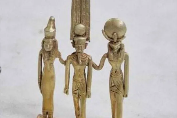 تمثال ثلاثي ضمن الكشف الأثري (وزارة السياحة والآثار)