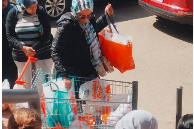 كثير من الأسر المصرية يحرص على شراء السلع قبل رمضان (الشرق الأوسط)