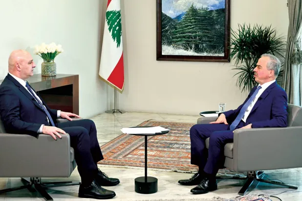 الرئيس اللبناني خلال المقابلة مع رئيس تحرير «الشرق الأوسط» في بعبدا (الشرق الأوسط)