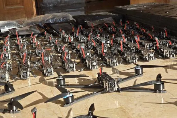 إدارة الأمن العام تتسلم الطائرات الانتحارية من أهالي مدينة القرداحة (سانا)