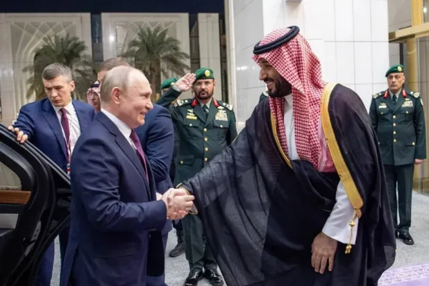 Crown Prince Mohammed bin Salman welcomes Russian President Vladimir Putin in Riyadh in December 2023. (SPA) 