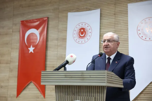 Milli Savunma Bakanı Yaşar Güler, Şırnak'taki askeri komutanlıkta konuşuyor (Savunma Bakanlığı)