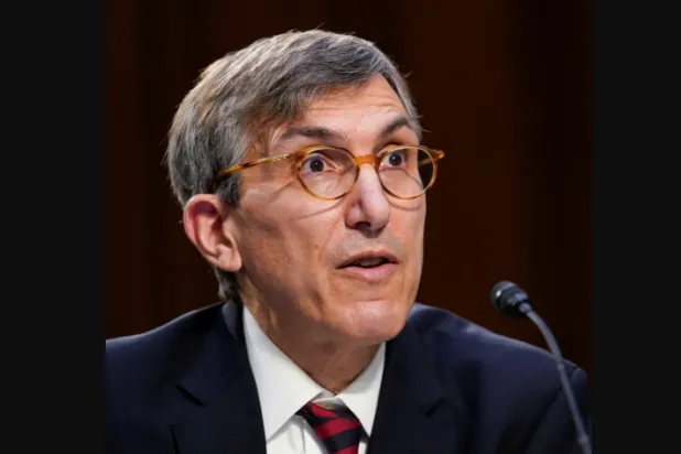 بيتر ماركس شغل منصب رئيس قسم اللقاحات في إدارة الغذاء والدواء الأميركية (رويترز)