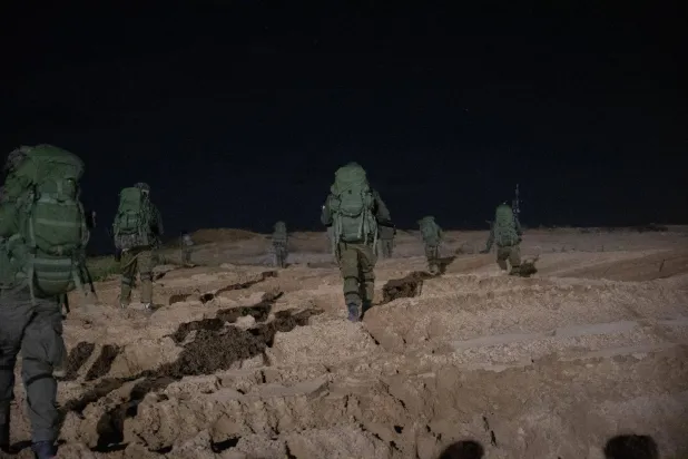 جنود من الجيش الإسرائيلي خلال العمليات العسكرية جنوب قطاع غزة (الجيش الإسرائيلي) 