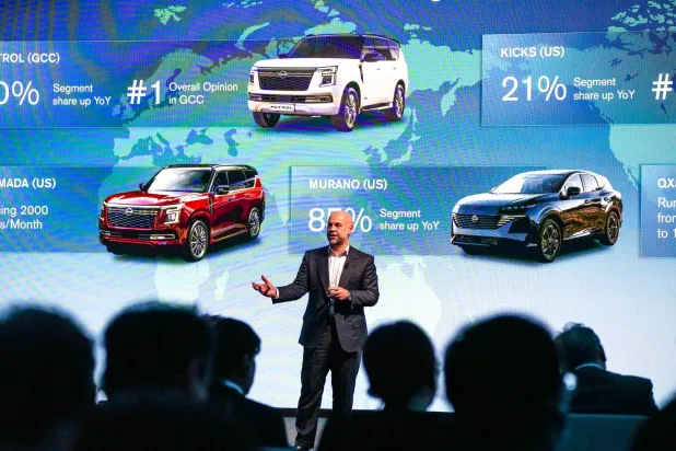 غيوم كارتييه الرئيس التنفيذي للأداء  في «نيسان» خلال عرض استراتيجية الشركة الجديدة