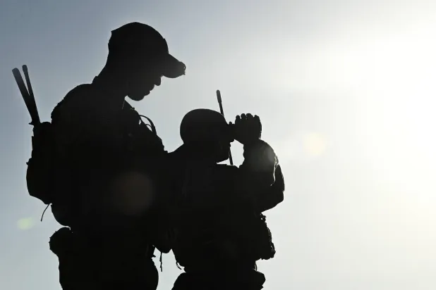 عناصر من «أفريكوم» يتابعون الهجمات ضد مواقع «حركة الشباب» في الصومال (أفريكوم)