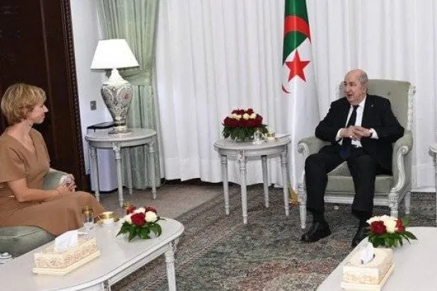 الرئيس الجزائري خلال استقباله مستشارة الرئيس الفرنسي لشؤون شمال أفريقيا والشرق الأوسط يوم 11 سبتمبر 2024 (الرئاسة الجزائرية)