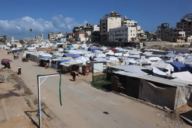Yerinden edilmiş Filistinlilerin barındığı çadırlar (AFP)