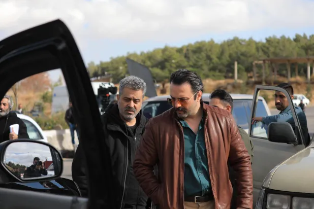 يقول البرقاوي إن تيم حسن كان مرتاحاً بتجسيد شخصيته في العمل (سامر البرقاوي)