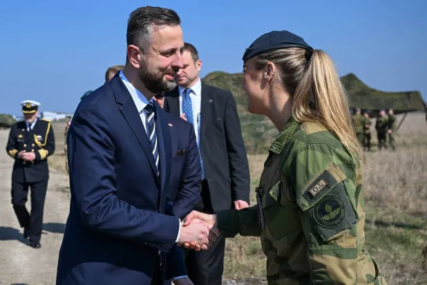 وزير الدفاع البولندي فلاديسلاف كوسينياك كاميش (إ.ب.أ) 