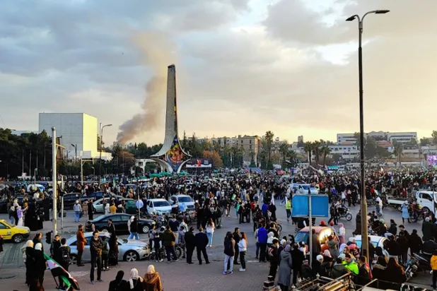 Suriye’de 2011 yılından bu yana devam eden iç savaş, totaliter rejim kisvesi altında gizlenen Suriye'deki mezhebi aidiyetlerin ortaya çıkmasına önemli ve büyük bir katkı sağladı (Independent Arabia)