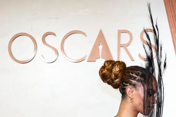 21 yaşındaki Britanyalı aktris ve internet fenomeni Yasmin Finney, Netflix dizisi Heartstopper'ın yanı sıra Doctor Who'yla da tanınıyor (Reuters)