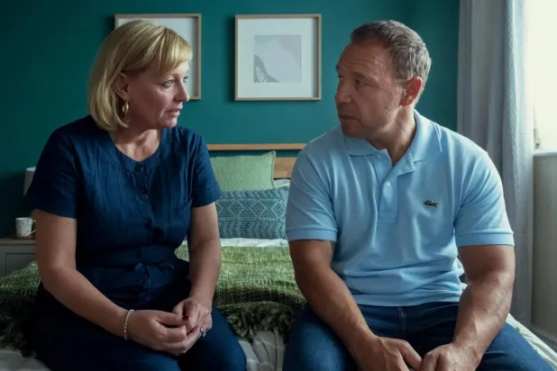 Adolescence'ın yönetmenliğini Patlama Noktası'yla tanınan 44 yaşındaki Britanyalı sinemacı Philip Barantini üstleniyor (Netflix)