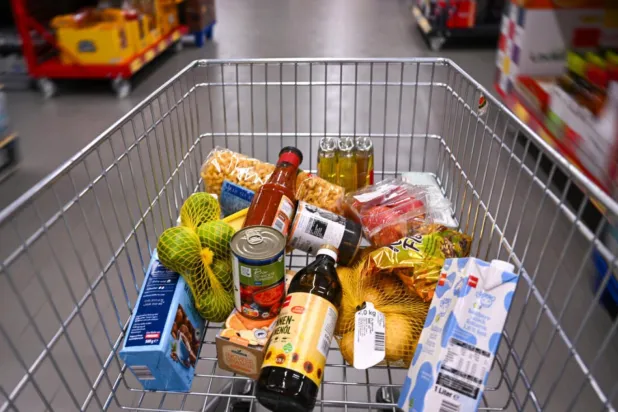 Fırlayan gıda fiyatları İsveçlilerin tepkisini çekiyor (AFP)