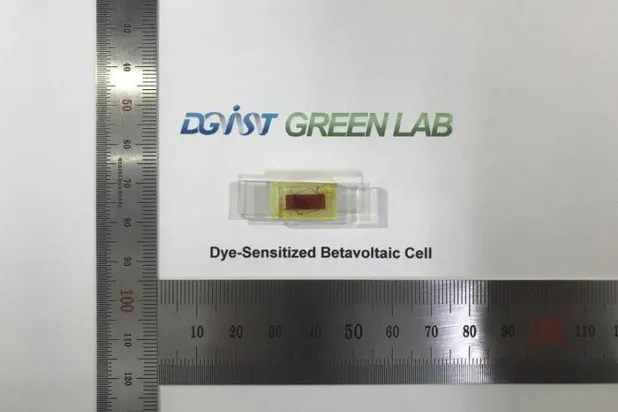 Radyokarbonla çalışan betavoltaik pil (Su-Il In)