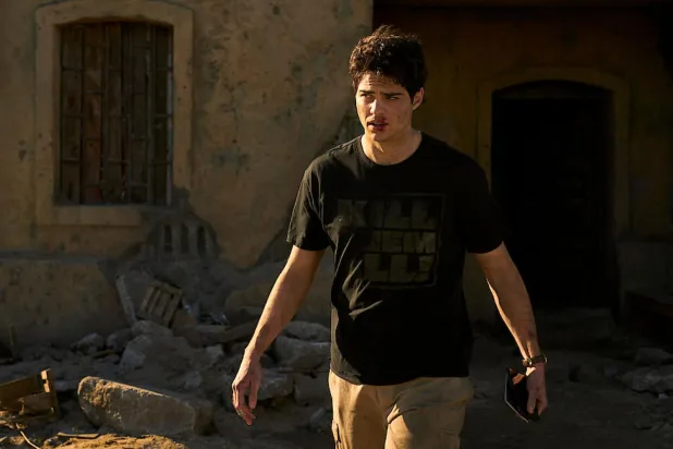 The Recruit'in başrolünde çaylak avukat Owen Hendricks'i canlandıran 28 yaşındaki Noah Centineo; Black Adam, Rüya Senaryo (Dream Scenario) ve popüler Netflix dizisi XO, Kitty'de de rol aldı (Netflix)