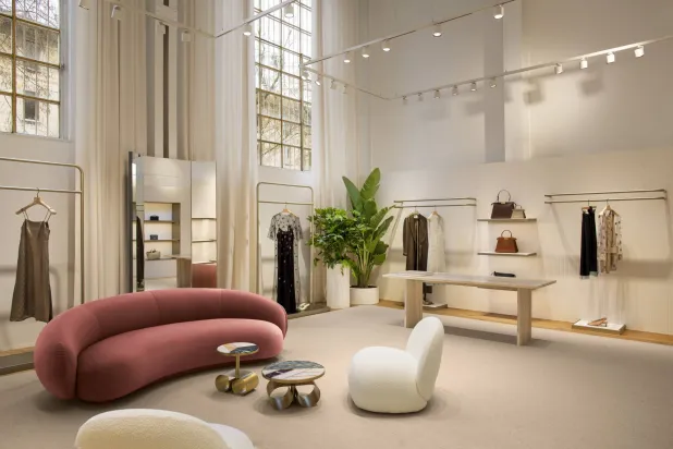 تعرض فيه حالياً منتجات الدار إلى جانب قِطع فنية (تصوير: سيلفيا ريفولتيلا)