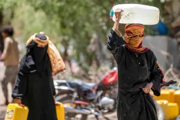 الشراكات غير العادلة في أعمال الإغاثة تسبب استدامة الأزمة الإنسانية في اليمن (أ.ف.ب)