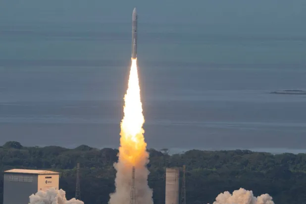 عملية إطلاق سابقة للصاروخ «أريان - 6» (وكالة الفضاء الأوروبية)