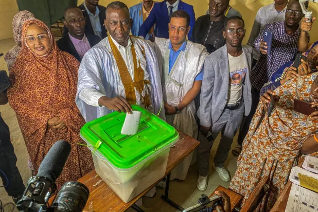 بيرام ولد الداه ولد اعبيد خلال حملة الانتخابات الرئاسية الأخيرة (أ.ف.ب)