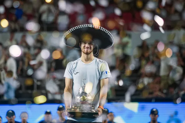 أصبح ماخاك ثالث لاعب تشيكي يفوز بلقب بطولة فئة 500 نقطة (إ.ب.أ)