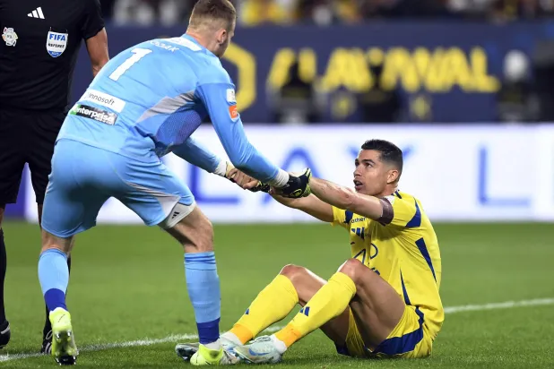 كريستيانو رونالدو شعر بإجهاد في المباريات الأخيرة (رويترز)