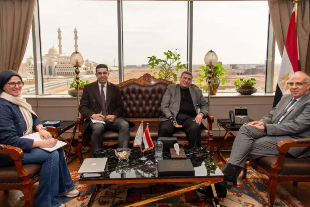 محادثات وزير الري المصري وأمين عام الجمعية العربية لمرافق المياه في القاهرة (الري المصرية)