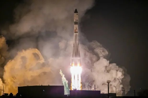 لقطة لعملية انطلاق صاروخ سويوز روسي من قاعدة بايكونور في كازاخستان (أرشيفية)