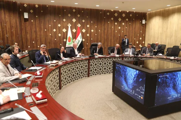 وزير النفط العراقي خلال استقباله وفداً من ألمانيا في قطاع الصناعة والنفط (وزارة البترول العراقية)