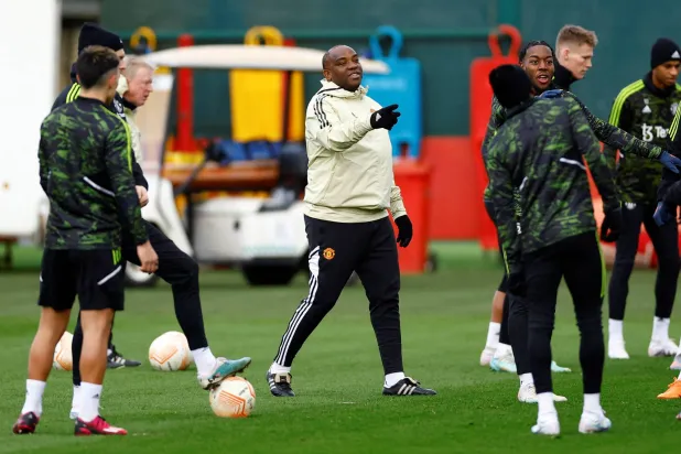 المدرب الجنوب أفريقي بيني مكارثي (رويترز)